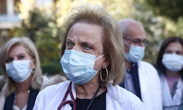 Παγώνη: «Οι γιατροί δεν μπορούσαν να φτάσουν στα σπίτια τους έκαναν τρεις βάρδιες σερί»