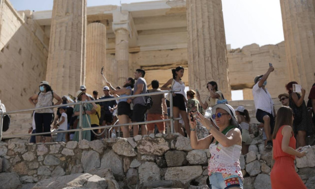 Τουρισμός για Όλους: Άρση υποχρέωσης υποβολής ενημεροτήτων - Ακατάσχετο και ασυμψήφιστο πληρωμών