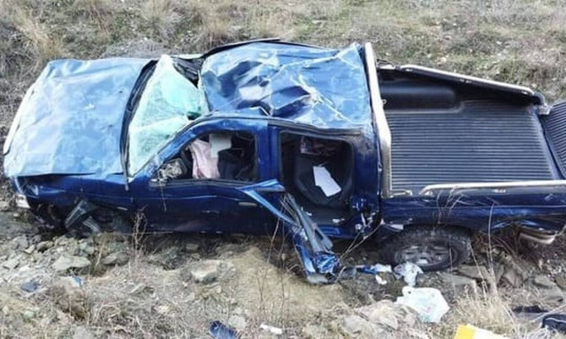 Ιωάννινα: Αγροτικό έπεσε σε χαράδρα 60 μέτρων - Από θαύμα σώθηκαν πατέρας και γιος (pics)