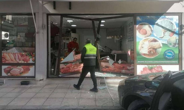 Αλεξανδρούπολη: Οδηγός έχασε τον έλεγχο οχήματος και έπεσε πάνω σε τζαμαρία