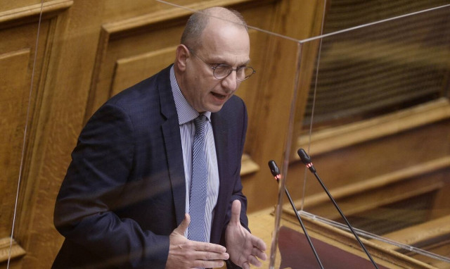 Οικονόμου: Κάθε δρόμος έχει υπεύθυνο – Η κυβέρνηση αναγνωρίζει τις ευθύνες