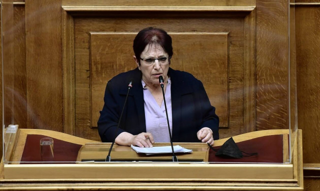 Βουλή - Παπαρήγα: Το νόημα της πρότασης μομφής είναι το εργατικό συλλαλητήριο στο Σύνταγμα