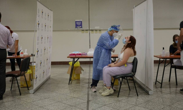 Greece confirms 11,124 new coronavirus infections on Sunday, 97 deaths; 571 on ventilators