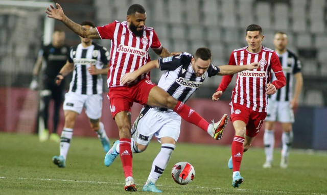 Super League: Παρέμεινε στο +9 ο Ολυμπιακός, «κατηφόρα» για ΑΕΚ - Τα highlights κι η βαθμολογία