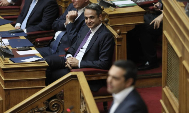 Τσίπρας σε Μητσοτάκη: Εγώ με τον Πολάκη, εσύ με τον Φουρθιώτη