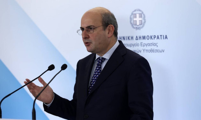 Χατζηδάκης: Σημαντική αύξηση του κατώτατου μισθού τον Μάϊο