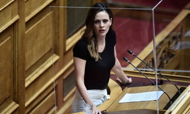 Αχτσιόγλου: Η κυβέρνηση Μητσοτάκη επιμένει να τιμωρεί τους συνταξιούχους