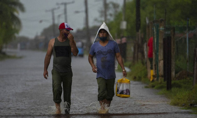 Κούβα: Αντιμέτωποι με χαμηλές θερμοκρασίες ρεκόρ και θυελλώδεις ανέμους οι Κουβανοί