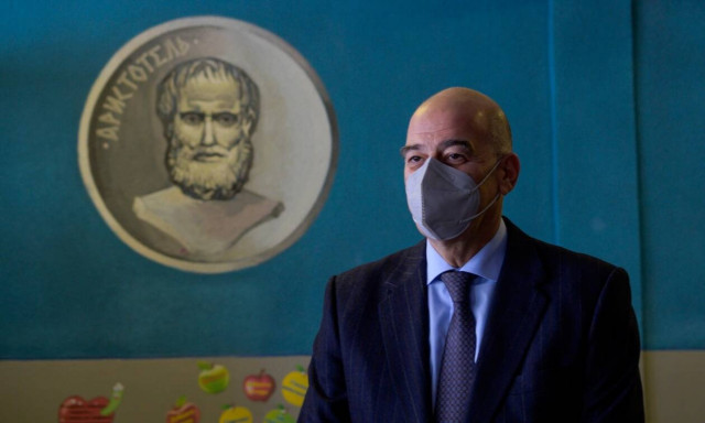 Ουκρανία: Επίσκεψη του Νίκου Δένδια στο δημαρχείο της Μαριούπολης