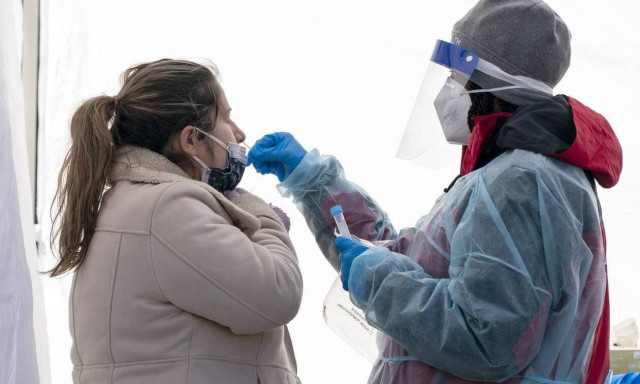 Μετάλλαξη Όμικρον: Η υποπαραλλαγή της μπορεί να επιβραδύνει τη μείωση των κρουσμάτων