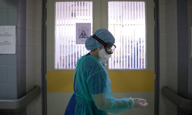 Κρήτη: Διασωληνωμένη στη ΜΕΘ του ΠΑΓΝΗ μοναχή με κορονοϊό