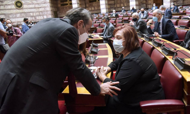 Στο ΓΝΑ ο Κυριάκος Μητσοτάκης για να ενημερωθεί για την πορεία της υγείας της Μαριέττας Γιαννάκου