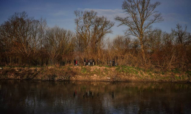 Migrants trapped on islet in Evros River rescued