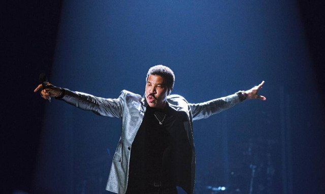 Βρετανία: Ο Λάιονελ Ρίτσι ακυρώνει την ευρωπαϊκή περιοδεία του λόγω του κορονοϊού