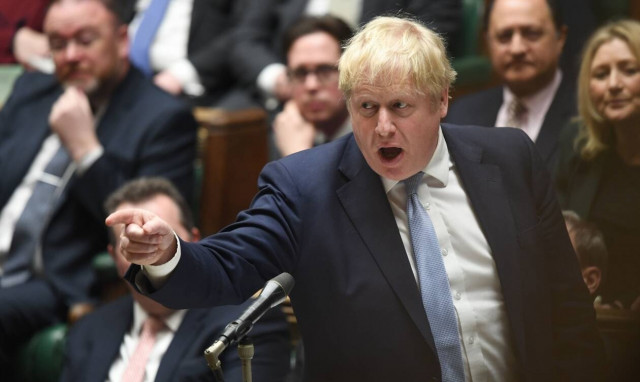 Βρετανία: Η έκθεση που «πριονίζει την καρέκλα» του Μπόρις Τζόνσον - Πάρτι με χορό, αλκοόλ και...Abba