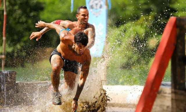 Survivor Spoiler 1/2: Αναχώρησε ο επόμενος Διάσημος – «Εμπλοκή» με πασίγνωστο κομμωτή (video)