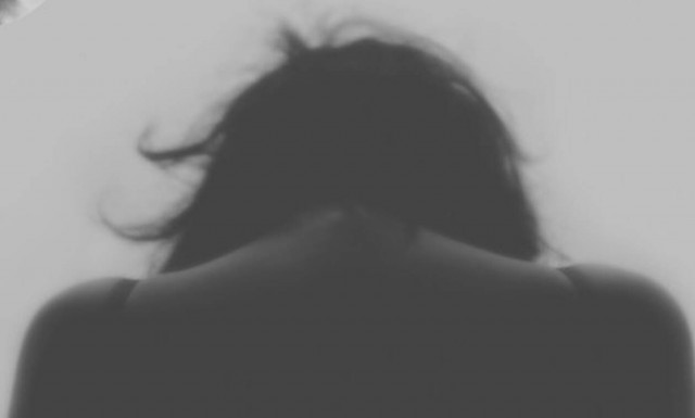 Θεσσαλονίκη: Παρίστανε τον αστυνομικό για να κακοποιεί γυναίκες – «Έβγαλε μαχαίρι και με βίασε»