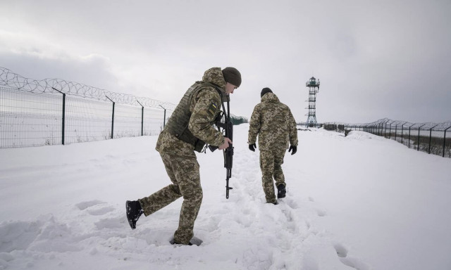 Κρίση στην Ουκρανία: Η Μόσχα έστειλε μάχιμα στρατεύματα και σύγχρονα όπλα στη Λευκορωσία