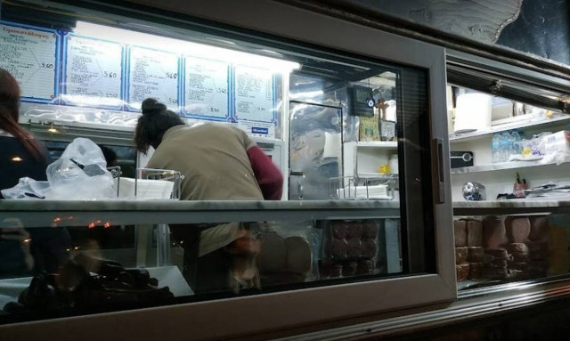 Το πιο νόστιμο σάντουιτς από καντίνα που θα φας στην Αθήνα