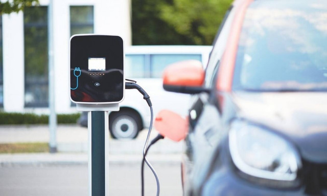 Οικονόμου: Ξεκινά τον Απρίλιο το «Κινούμαι Ηλεκτρικά» - Ποιες οι προϋποθέσεις γα επιδότηση