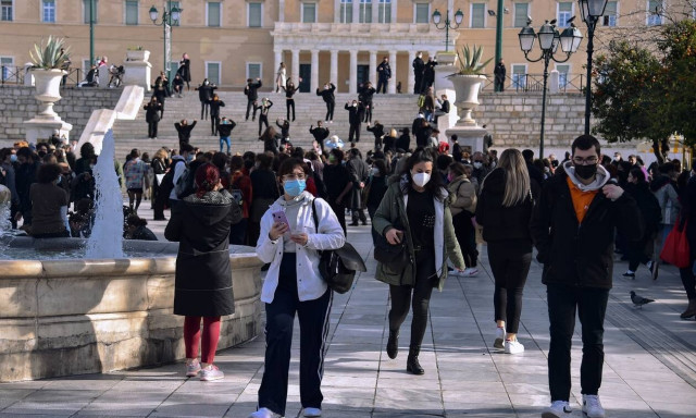 Η «μετανάστευση» του κορονοϊού στην περιφέρεια και οι φόβοι για νέα έξαρση