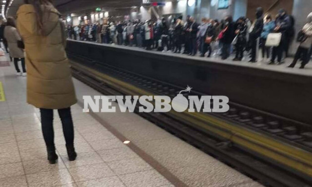 Μετρό: Καθυστερήσεις στους συρμούς από πτώση άνδρα στις γραμμές στην Ομόνοια