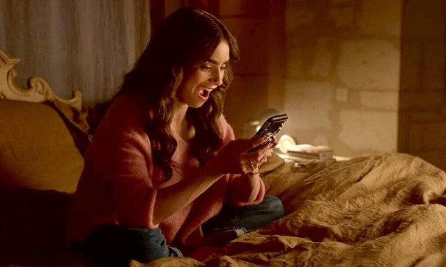 5 πράγματα που σκέφτονται οι γυναίκες όταν στέλνουν μήνυμα