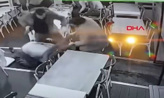 Τουρκία: Η στιγμή της δολοφονίας γνωστού δικηγόρου μέσα σε εστιατόριο