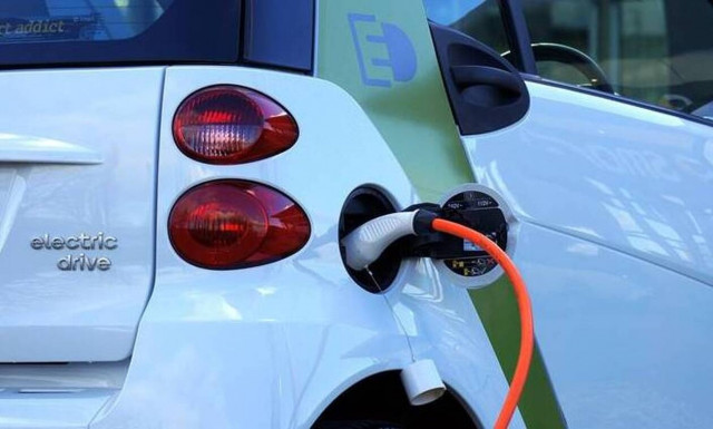 «Κινούμαι Ηλεκτρικά ΙΙ» : Επιδότηση 8.000 ευρώ - Πότε ξεκινούν οι αιτήσεις