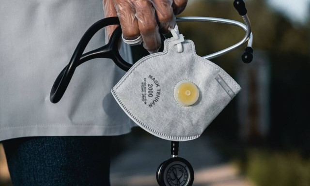 Καλομενίδης στο Newsbomb.gr: Τον Μάρτιο περιμένουμε μια «ανάσα» από την πανδημία