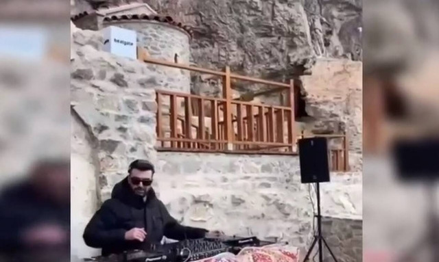 Τουρκία: Δεν έχουν ούτε ιερό ούτε όσιο - Σκηνικό για βίντεο κλιπ η Παναγία Σουμελά