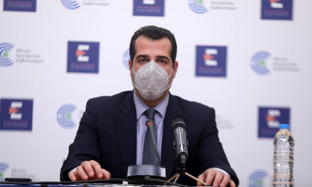 Πλεύρης: Παράταση συμβάσεων σε 12.000 επικουρικούς, απόλυση για υγειονομικούς που δεν εμβολιάζονται