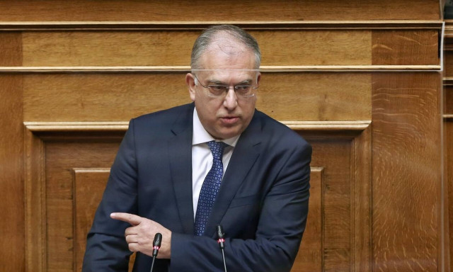 Τελεσίγραφο Θεοδωρικάκου: Οι παράνομοι σύνδεσμοι οπαδών θα κλείνουν