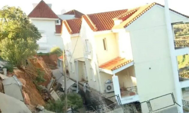 Νέος Βουτζάς: Σπίτι «έπεσε» τρία μέτρα χαμηλότερα - Απίστευτες εικόνες