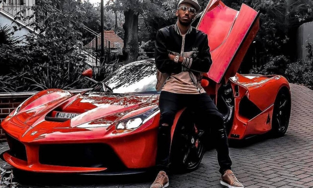 To νέο αστέρι της Μπαρτσελόνα έχει μανία με τα supercars