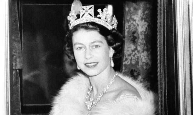 Βασίλισσα Ελισάβετ: 70 χρόνια στο θρόνο - Ιστορική μέρα για τη βρετανική μοναρχία
