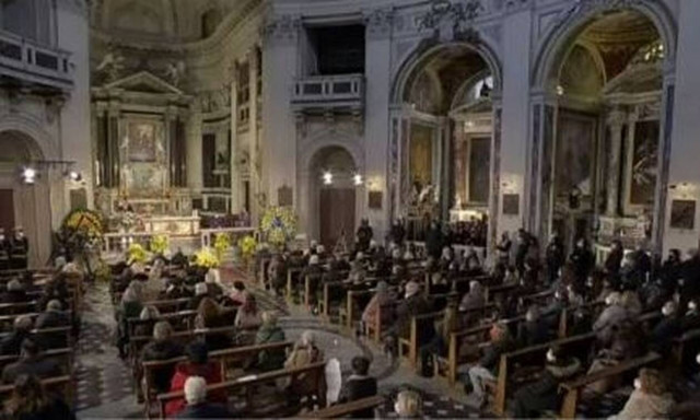 Μόνικα Βίτι: Πλήθος κόσμου στο τελευταίο «αντίο» στην Ιταλίδα σταρ (vid)