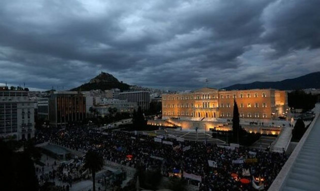Η δεκαετής επέτειος από την αναδιάρθρωση του χρέους και τα προβληματικά GDP warrants