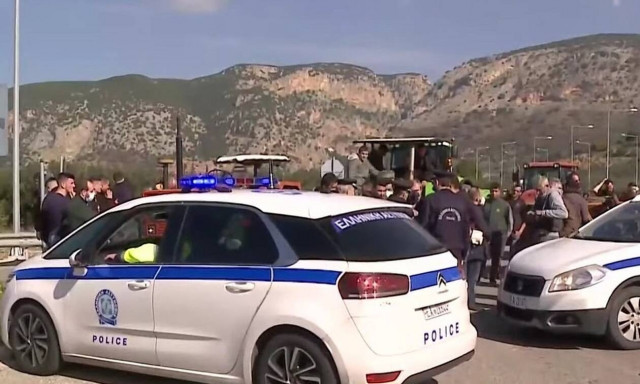 Οι αγρότες έβγαλαν τα τρακτέρ στην Αιτωλοακαρνανία