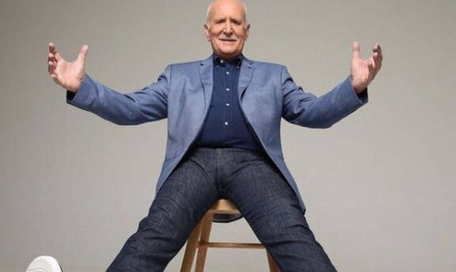 Δεν λέει να μεγαλώσει ο Γιώργος Παπαδάκης: Έσβησε τα... 17 στην τούρτα γενεθλίων