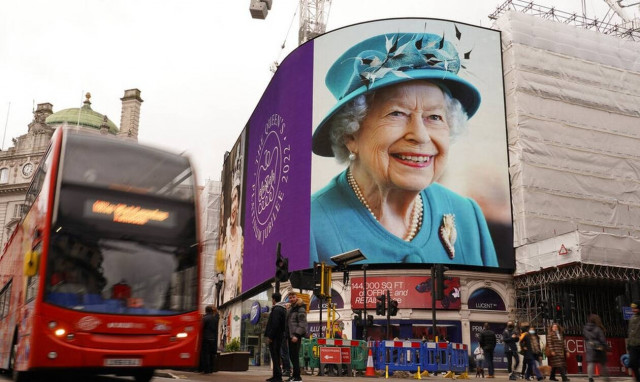 Βρετανία: Η Ελισάβετ επιστρέφει στις δραστηριότητές της, αφότου γιόρτασε τα 70 χρόνια στον θρόνο