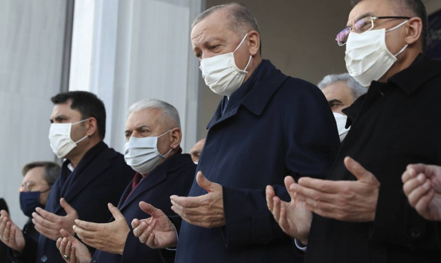 Σε συλλήψεις πολιτών προχωράει το καθεστώς Ερντογάν