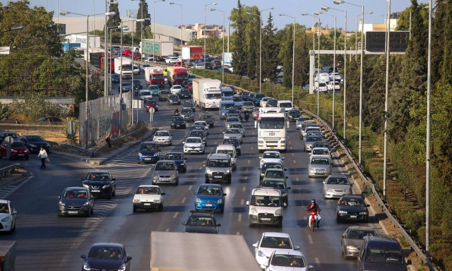 Κίνηση: Μποτιλιάρισμα και στα δύο ρεύματα του Κηφισού – Δυσκολίες και σε άλλες λεωφόρους