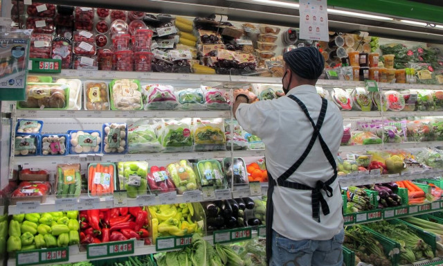 Ακρίβεια: «Ψήνεται» μείωση του ΦΠΑ στα τρόφιμα - Τι θα γίνει με τα καύσιμα