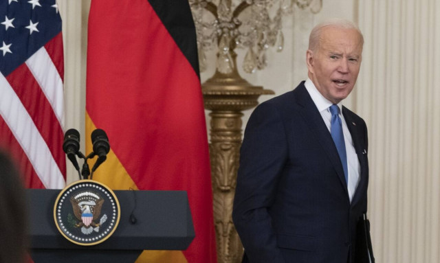 ΗΠΑ: Ο πρόεδρος Μπάιντεν συστήνει στους Αμερικανούς να εγκαταλείψουν την Ουκρανία