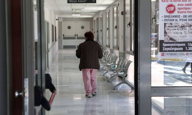 Λινού για Όμικρον: Παίρνουμε σπασμωδικά μέτρα υπέρ του εμβολιασμού