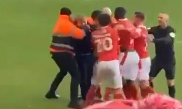 Η Λέστερ επέβαλε ισόβιο αποκλεισμό στον οπαδό που επιτέθηκε στους παίκτες της Νότιγχαμ Φόρεστ