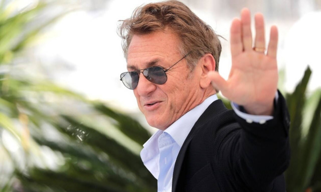 Αγνώριστος ο Σον Πεν στη νέα σειρά «Gaslit»