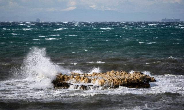 Απαγορευτικό απόπλου από Πειραιά, Ραφήνα και Λαύριο - Κλειστές και οι πορθμειακές γραμμές