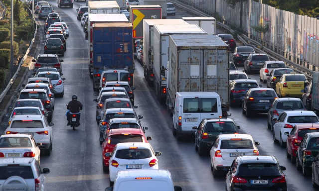 Κίνηση: Μποτιλιάρισμα λόγω τροχαίου στην Αττική Οδό